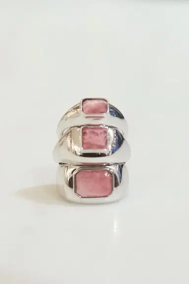 Gabriela Hearst Medium Ring in 18K White Gold & Pink Marble Stone | Thumbnail 4 Gabriela Hearst Medium Ring in 18K White Gold & Pink Marble Stone | Thumbnail 4