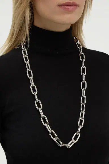 GABRIELA HEARST Medium Link Necklace in 18K White Gold (Classic Links) | Thumbnail 2 GABRIELA HEARST Medium Link Necklace in 18K White Gold (Classic Links) | Thumbnail 2