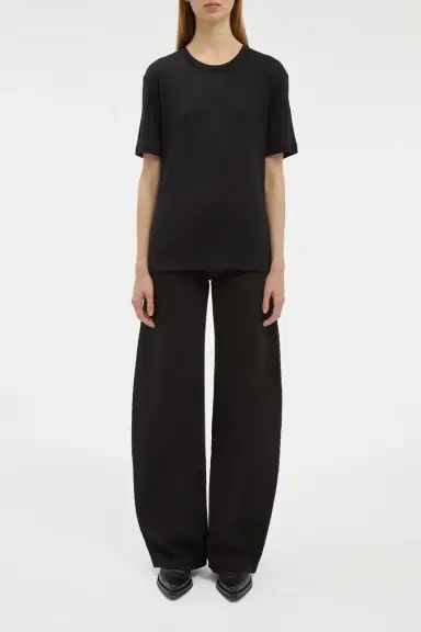 Gabriela Hearst Kirby T-Shirt in Black Cashmere Jersey | Thumbnail 2 Gabriela Hearst Kirby T-Shirt in Black Cashmere Jersey | Thumbnail 2