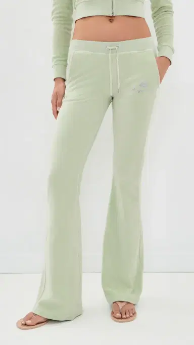 Sporty & Rich Juicy cript Velour Sweatpants age | Thumbnail 2 Sporty & Rich Juicy cript Velour Sweatpants age | Thumbnail 2