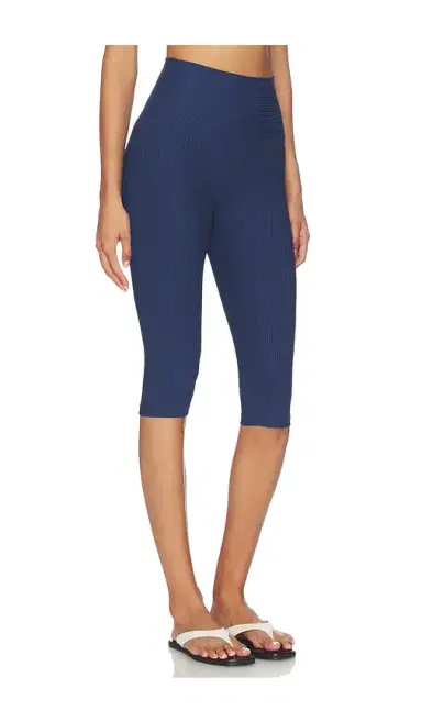 YEAR OF OURS Ribbed Capri Legging | Thumbnail 3 YEAR OF OURS Ribbed Capri Legging | Thumbnail 3