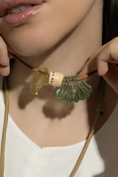 DEZSO BY SARA BELTRÁN Amethyst Diamond Grande Capri Shell Charm | Thumbnail 3 DEZSO BY SARA BELTRÁN Amethyst Diamond Grande Capri Shell Charm | Thumbnail 3