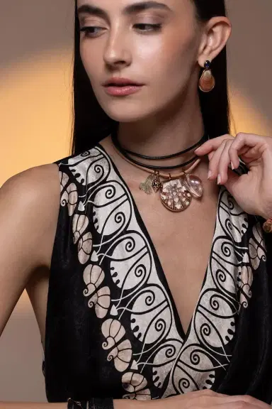 DEZSO BY SARA BELTRÁN Onyx Grande Scallop Charm | Thumbnail 4 DEZSO BY SARA BELTRÁN Onyx Grande Scallop Charm | Thumbnail 4