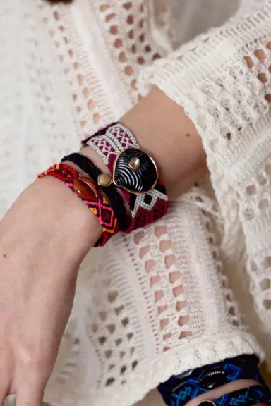 DEZSO BY SARA BELTRÁN Petite Anadara Smoky Quartz Mexican Bracelet | Thumbnail 2 DEZSO BY SARA BELTRÁN Petite Anadara Smoky Quartz Mexican Bracelet | Thumbnail 2