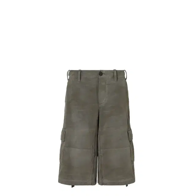 Utility-inspired Bermuda shorts, featuring a mid-rise Utility-inspired Bermuda shorts, featuring a mid-rise