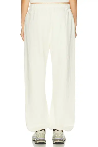 Fear of God Essentials Classic Fleece Sweatpant | Thumbnail 4 Fear of God Essentials Classic Fleece Sweatpant | Thumbnail 4