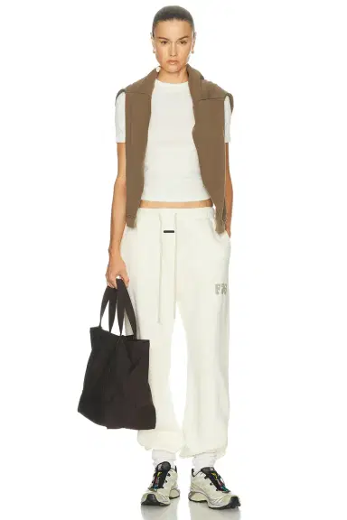 Fear of God Essentials Classic Fleece Sweatpant | Thumbnail 5 Fear of God Essentials Classic Fleece Sweatpant | Thumbnail 5