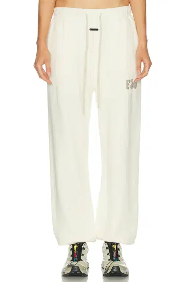 Fear of God Essentials Classic Fleece Sweatpant | Thumbnail 1 Fear of God Essentials Classic Fleece Sweatpant | Thumbnail 1