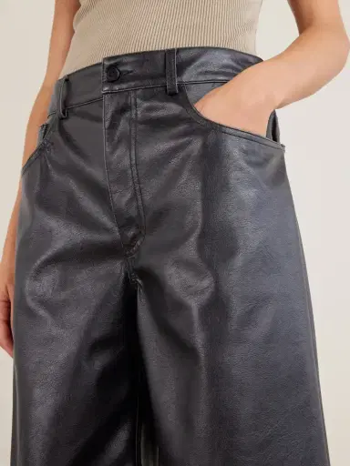 MM6 MAISON MARGIELA Leather-effect Knee-length Shorts | Thumbnail 5 MM6 MAISON MARGIELA Leather-effect Knee-length Shorts | Thumbnail 5