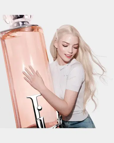 Dior Addict Peachy Glow Eau de Parfum | Thumbnail 3 Dior Addict Peachy Glow Eau de Parfum | Thumbnail 3