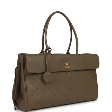 Chanel Chanel Large "Urban Essential" East West Shopping Tote Dark Khaki Caviar Gold Hardware | Thumbnail 2 Chanel Chanel Large "Urban Essential" East West Shopping Tote Dark Khaki Caviar Gold Hardware | Thumbnail 2