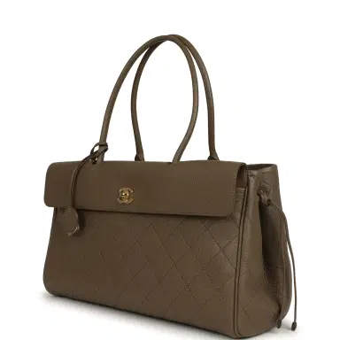 Chanel Chanel Large "Urban Essential" East West Shopping Tote Dark Khaki Caviar Gold Hardware | Thumbnail 5 Chanel Chanel Large "Urban Essential" East West Shopping Tote Dark Khaki Caviar Gold Hardware | Thumbnail 5