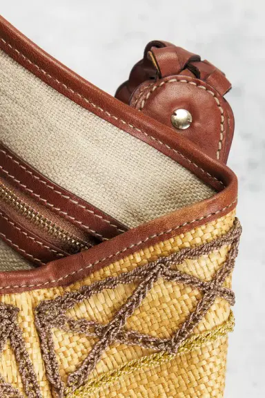 FWRD Renew Gucci Raffia Pelham Embroidered Hobo Bag | Thumbnail 6 FWRD Renew Gucci Raffia Pelham Embroidered Hobo Bag | Thumbnail 6