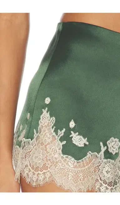 Alice + Olivia Alice + Olivia Elissa Cutaway Lace Short | Thumbnail 6 Alice + Olivia Alice + Olivia Elissa Cutaway Lace Short | Thumbnail 6