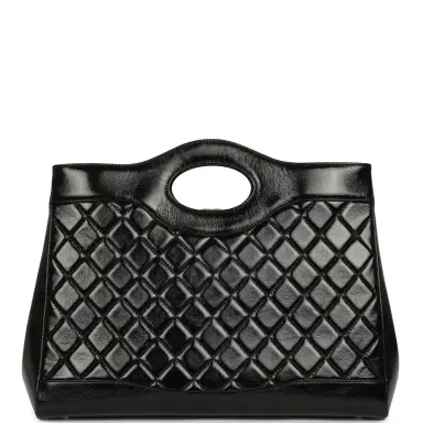 Chanel Chanel Large 31 Shopper Black Shiny Lambskin Light Gold Hardware | Thumbnail 4 Chanel Chanel Large 31 Shopper Black Shiny Lambskin Light Gold Hardware | Thumbnail 4