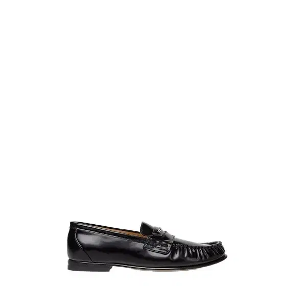 Loafers with a rounded toe and soft gathers running around Loafers with a rounded toe and soft gathers running around