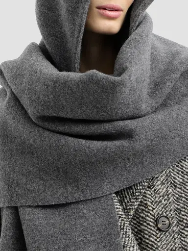Brunello Cucinelli Women's Hooded Wool and Cashmere Knit Scarf | Thumbnail 3 Brunello Cucinelli Women's Hooded Wool and Cashmere Knit Scarf | Thumbnail 3