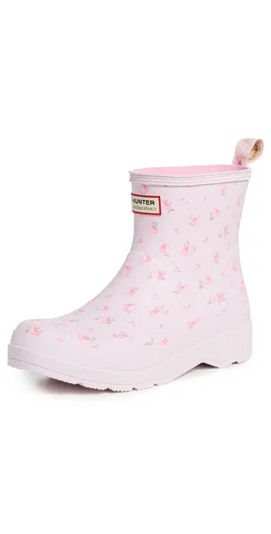 Hunter Boots Hunter x Loveshackfancy Play Short Rain Boots Light Pink 682 7 | Thumbnail 1 Hunter Boots Hunter x Loveshackfancy Play Short Rain Boots Light Pink 682 7 | Thumbnail 1