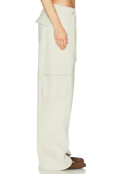 Fear of God ESSENTIALS Cargo Relaxed Sweatpant | Thumbnail 3 Fear of God ESSENTIALS Cargo Relaxed Sweatpant | Thumbnail 3