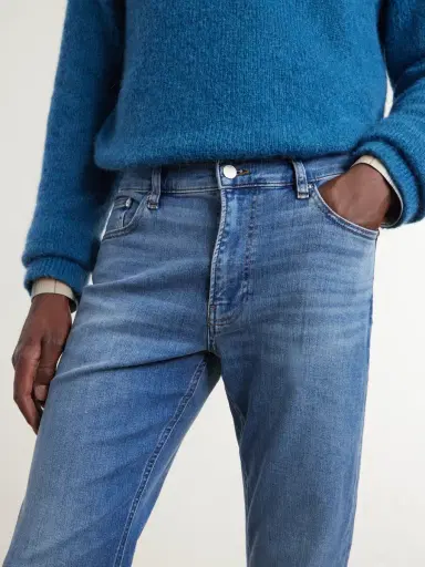 Frame Modern Straight-Leg Jeans - Men | Thumbnail 5 Frame Modern Straight-Leg Jeans - Men | Thumbnail 5