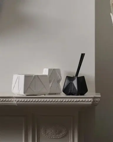 Zaha Hadid Design Prime Scented Candle, 38 oz. | Thumbnail 4 Zaha Hadid Design Prime Scented Candle, 38 oz. | Thumbnail 4