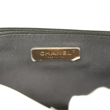 Chanel Pre-owned Chanel Medium 19 Flap Bag White Lambskin Mixed Metal Hardware | Thumbnail 10 Chanel Pre-owned Chanel Medium 19 Flap Bag White Lambskin Mixed Metal Hardware | Thumbnail 10