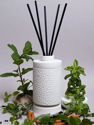 Van Dang Fragrances Veldt Fragrance Diffuser | Thumbnail 4 Van Dang Fragrances Veldt Fragrance Diffuser | Thumbnail 4