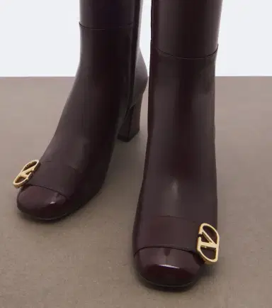 Valentino Garavani Veeside VLogo leather knee-high boots | Thumbnail 2 Valentino Garavani Veeside VLogo leather knee-high boots | Thumbnail 2