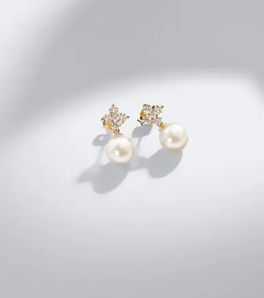 Bucherer Fine Jewellery Bloom 18kt gold earrings with pearls and diamonds | Thumbnail 3 Bucherer Fine Jewellery Bloom 18kt gold earrings with pearls and diamonds | Thumbnail 3