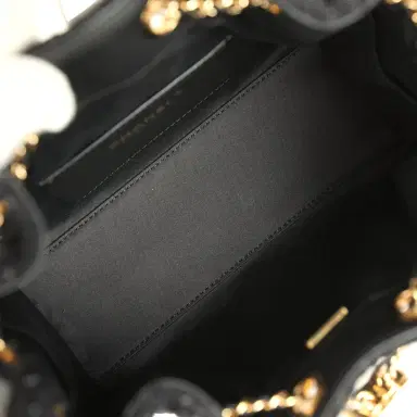 Chanel Chanel Mini 25 Hobo Bag Black Tweed Bouclé Gold Hardware | Thumbnail 8 Chanel Chanel Mini 25 Hobo Bag Black Tweed Bouclé Gold Hardware | Thumbnail 8
