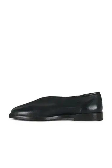 Lemaire Shiny Nappa Lamb Flat Piped Slippers | Thumbnail 5 Lemaire Shiny Nappa Lamb Flat Piped Slippers | Thumbnail 5