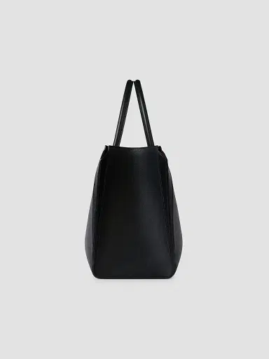 Givenchy Women's Medium Antigona Catchall Top Handle Bag in Shiny Grained Leather - Black | Thumbnail 5 Givenchy Women's Medium Antigona Catchall Top Handle Bag in Shiny Grained Leather - Black | Thumbnail 5