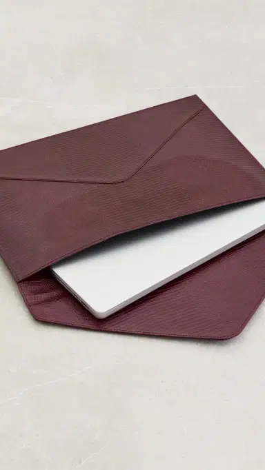 Heaven Mayhem Laptop Sleeve Burgundy One Size | Thumbnail 4 Heaven Mayhem Laptop Sleeve Burgundy One Size | Thumbnail 4