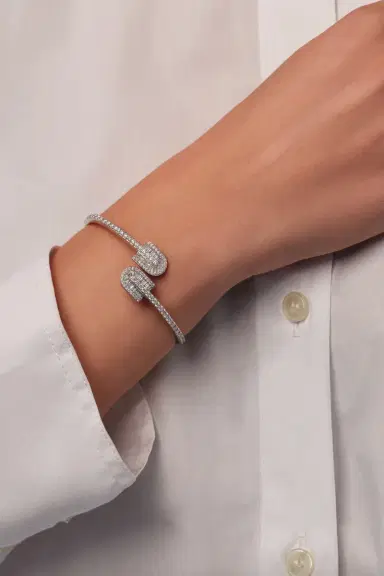 U LOS ANGELES Diamond U Duo Mini Baguette Bangle Bracelet - White Gold | Thumbnail 2 U LOS ANGELES Diamond U Duo Mini Baguette Bangle Bracelet - White Gold | Thumbnail 2