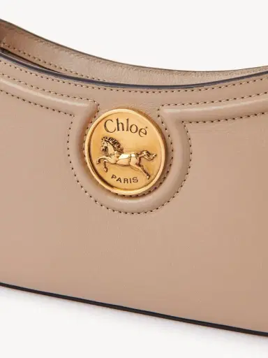 Chloé Horse Medal shoulder bag in grained leather | Thumbnail 7 Chloé Horse Medal shoulder bag in grained leather | Thumbnail 7