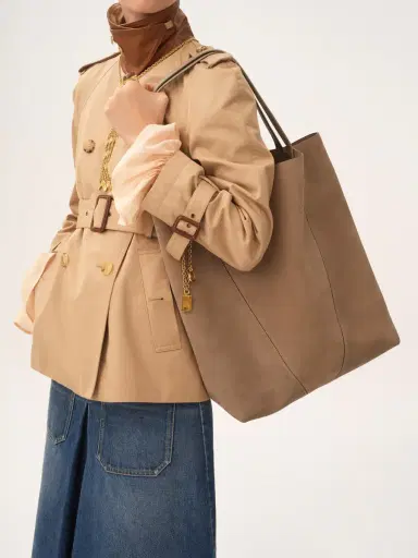 Chloé Large Chloé Spin tote bag in suede leather | Thumbnail 4 Chloé Large Chloé Spin tote bag in suede leather | Thumbnail 4
