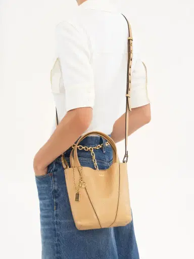 Chloé Small Chloé Spin tote bag in grained leather | Thumbnail 4 Chloé Small Chloé Spin tote bag in grained leather | Thumbnail 4