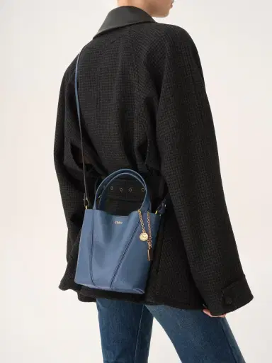 Chloé Small Chloé Spin tote bag in grained leather | Thumbnail 4 Chloé Small Chloé Spin tote bag in grained leather | Thumbnail 4
