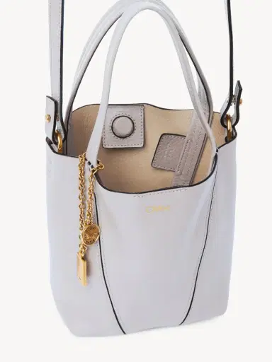 Chloé Small Chloé Spin tote bag in grained leather | Thumbnail 6 Chloé Small Chloé Spin tote bag in grained leather | Thumbnail 6