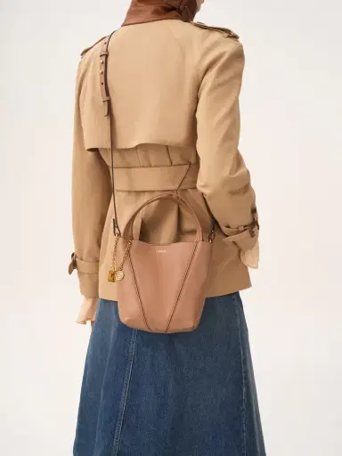 Chloé Small Chloé Spin tote bag in grained leather | Thumbnail 3 Chloé Small Chloé Spin tote bag in grained leather | Thumbnail 3