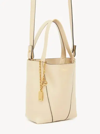 Chloé Small Chloé Spin tote bag in grained leather | Thumbnail 4 Chloé Small Chloé Spin tote bag in grained leather | Thumbnail 4