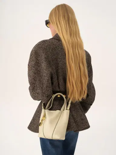 Chloé Small Chloé Spin tote bag in grained leather | Thumbnail 9 Chloé Small Chloé Spin tote bag in grained leather | Thumbnail 9
