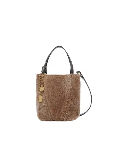 Chloé Small Chloé Spin tote bag in shearling | Thumbnail 1 Chloé Small Chloé Spin tote bag in shearling | Thumbnail 1