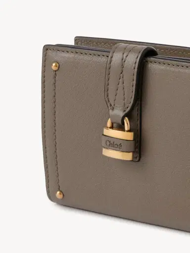 Chloé Paddington square wallet in grained leather | Thumbnail 6 Chloé Paddington square wallet in grained leather | Thumbnail 6