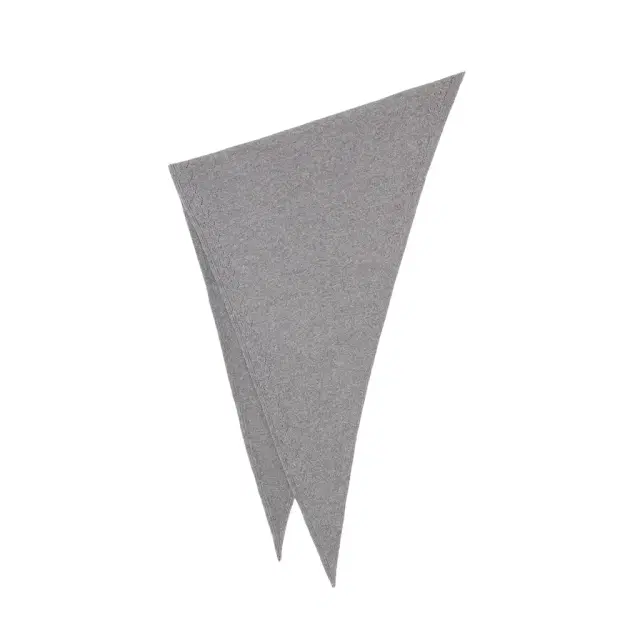 The Chloé Iconic triangular scarf in wool The Chloé Iconic triangular scarf in wool