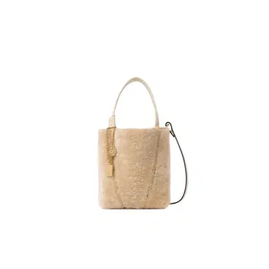 Chloé Small Chloé Spin tote bag in shearling | Thumbnail 1 Chloé Small Chloé Spin tote bag in shearling | Thumbnail 1