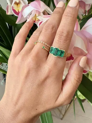 YI COLLECTION Emerald Tonal Rhythm Ring | Thumbnail 4 YI COLLECTION Emerald Tonal Rhythm Ring | Thumbnail 4