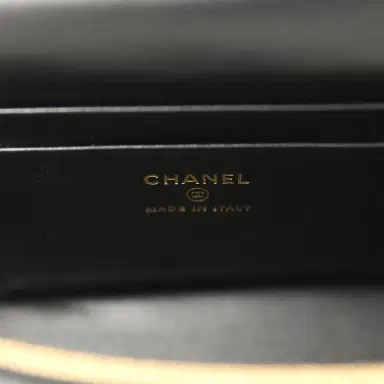 Chanel Chanel Top Handle Long Vanity Case with Chain Black Lizard Embossed Calfskin Gold Hardware | Thumbnail 9 Chanel Chanel Top Handle Long Vanity Case with Chain Black Lizard Embossed Calfskin Gold Hardware | Thumbnail 9