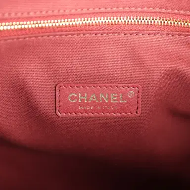 Chanel Chanel XXL "It Girl" Shopping Tote Dark Green Croc Embossed Calfskin Gold Hardware | Thumbnail 14 Chanel Chanel XXL "It Girl" Shopping Tote Dark Green Croc Embossed Calfskin Gold Hardware | Thumbnail 14