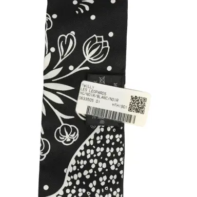 HERMÈS Hermes "Les Leopards" Black, White Silk Twilly | Thumbnail 4 HERMÈS Hermes "Les Leopards" Black, White Silk Twilly | Thumbnail 4